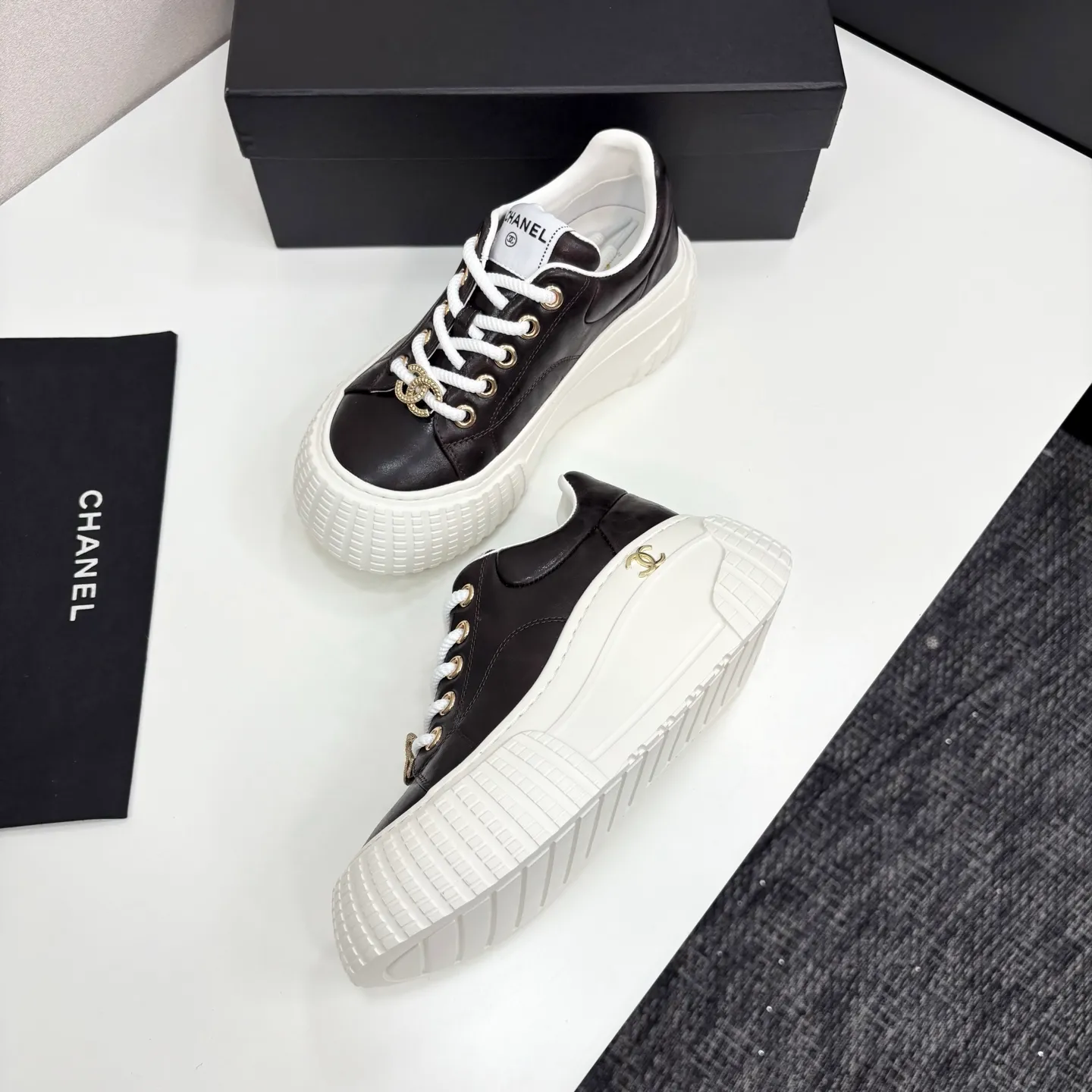 👟👟Ex-factory price 660👟👟 Chanel bread shoes ~ original calfskin panda shoes Chanel 25C latest hot style panda black and white sports shoes casual sneakers Xiaoxiang hot item classic black and white panda color coco girls must pay Fabric: original custom mixed sheepskin lining: original imported breathable mesh lining outsole: Original molded rubber + TPU combination Size: Women's 35-41